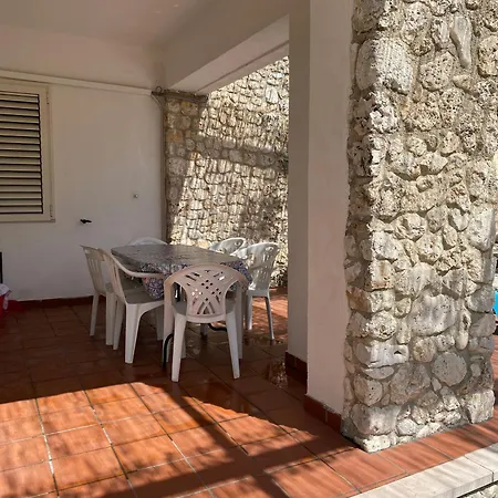 Marhu' Aparthotel 2*