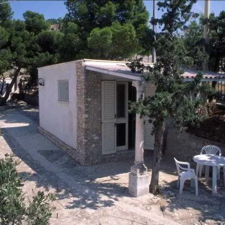 Ξενοδοχείο με διαμερίσματα Marhu'